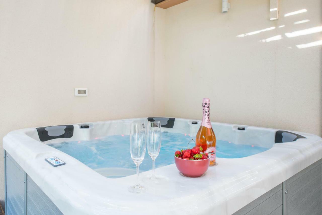 Alena Luxury Apartment With Jacuzzi Split Eksteriør bilde